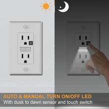 将图片加载到图库查看器，2Pack SOZULAMP LED GuideLight Tamper Resistant Decorator Outlet Combination with Light Sensor,Adjustable Night Light,Decora Duplex Receptacle-15 Amp,125 Volt,Electrical Outlet with Wall Cover Plates
